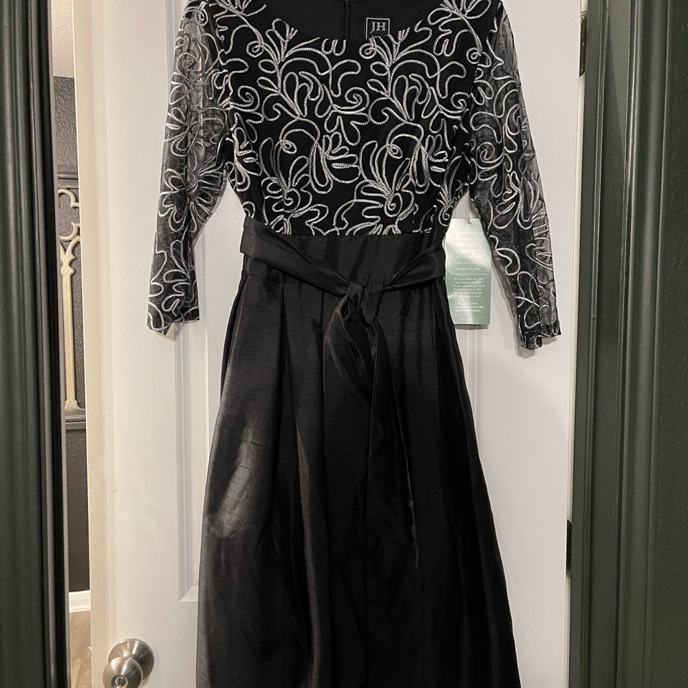 Elegant Black and White Long Sleeve Dress